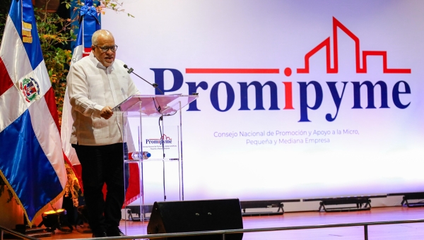 PROMIPYME entrega RD$215 millones en créditos a microempresarios de Santo Domingo Este